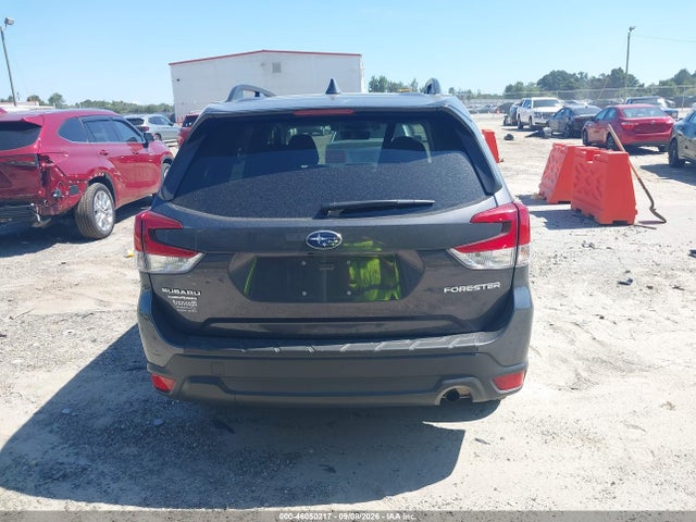2021 Subaru Forester Premium მანქანა იყიდება აუქციონზე, vin: JF2SKAJC6MH493516, აუქციონის ნომერი: 46050217