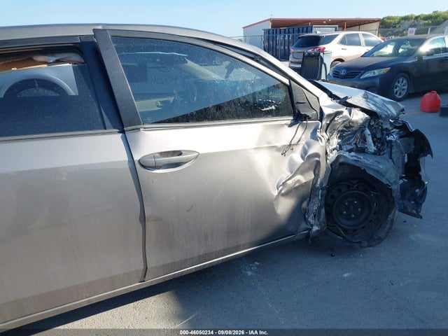 2015 Toyota Corolla Le მანქანა იყიდება აუქციონზე, vin: 2T1BURHE3FC305315, აუქციონის ნომერი: 46050234