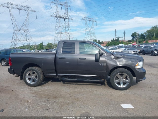 1C6RR7FG0JS198344 RAM 1500 Express 4x4 6&#039;4 Box