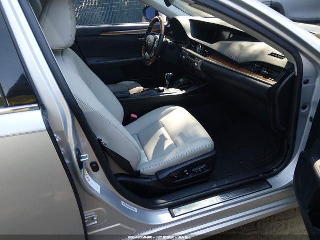 46050400 :رقم المزاد ، JTHBW1GG1D2022422 vin ، 2013 Lexus Es 300h مزاد بيع