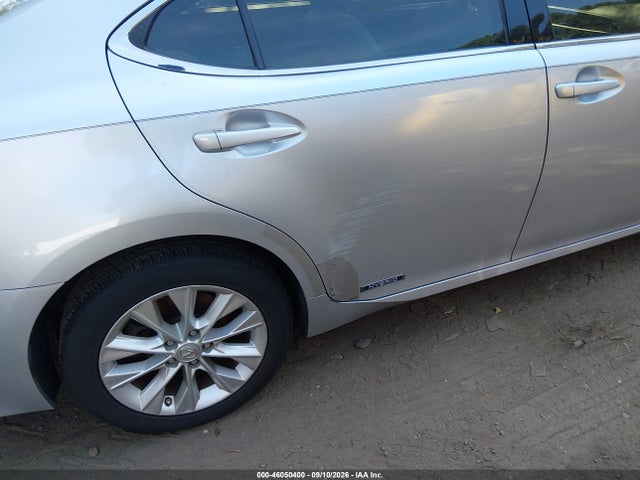 46050400 :رقم المزاد ، JTHBW1GG1D2022422 vin ، 2013 Lexus Es 300h مزاد بيع