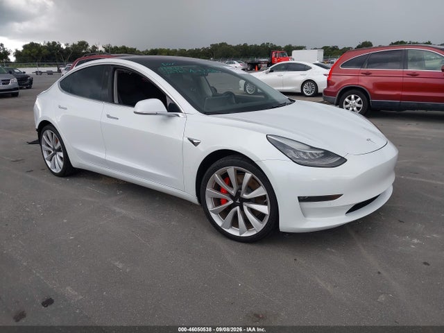 46050538 :رقم المزاد ، 5YJ3E1EB1JF072732 vin ، 2018 Tesla Model 3 Long Range/performance مزاد بيع