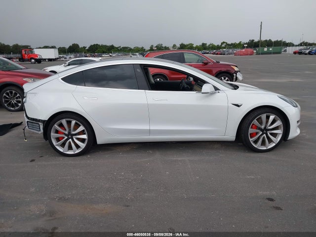 46050538 :رقم المزاد ، 5YJ3E1EB1JF072732 vin ، 2018 Tesla Model 3 Long Range/performance مزاد بيع