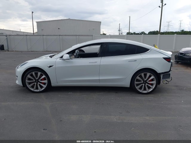 46050538 :رقم المزاد ، 5YJ3E1EB1JF072732 vin ، 2018 Tesla Model 3 Long Range/performance مزاد بيع