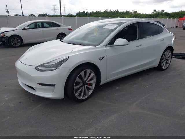 46050538 :رقم المزاد ، 5YJ3E1EB1JF072732 vin ، 2018 Tesla Model 3 Long Range/performance مزاد بيع