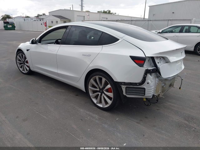 46050538 :رقم المزاد ، 5YJ3E1EB1JF072732 vin ، 2018 Tesla Model 3 Long Range/performance مزاد بيع