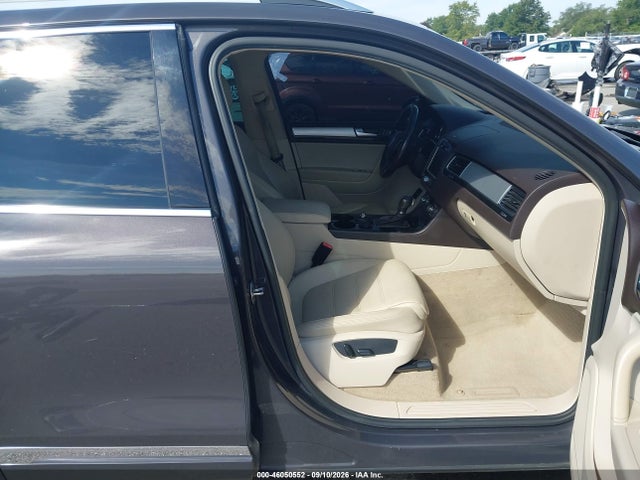 Aukcja sprzedaży 2012 Volkswagen Touareg Tdi Sport, vin: WVGFK9BP2CD002229, numer aukcji: 46050552