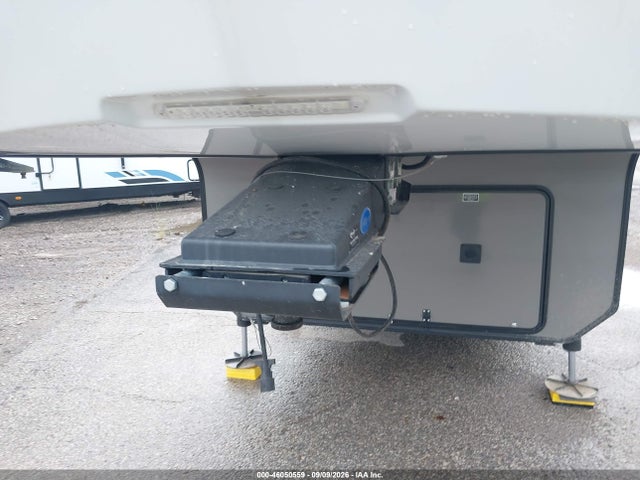 46050559 :رقم المزاد ، 1UJCJ0BV7M1LF0305 vin ، 2021 Jayco Other مزاد بيع