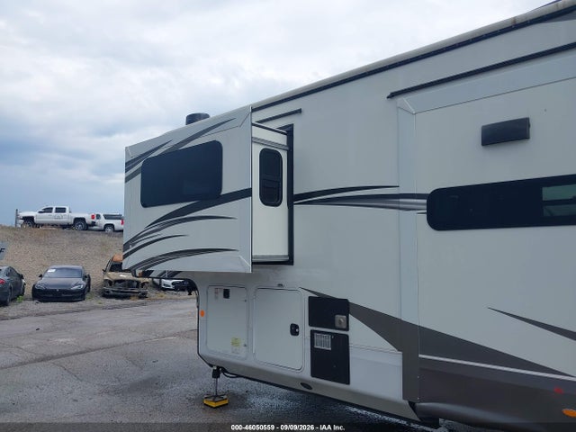 46050559 :رقم المزاد ، 1UJCJ0BV7M1LF0305 vin ، 2021 Jayco Other مزاد بيع