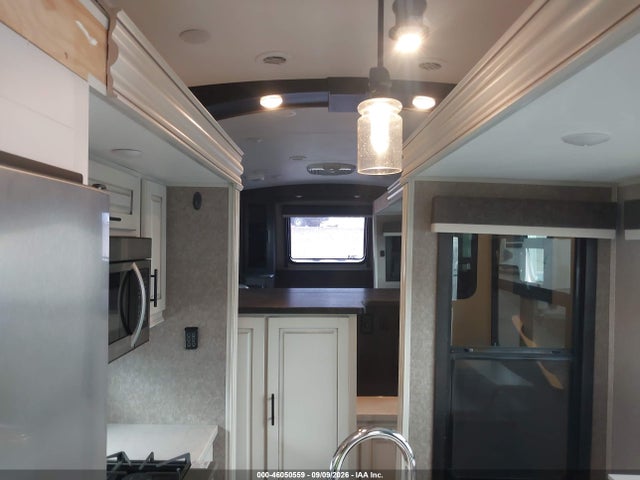 46050559 :رقم المزاد ، 1UJCJ0BV7M1LF0305 vin ، 2021 Jayco Other مزاد بيع