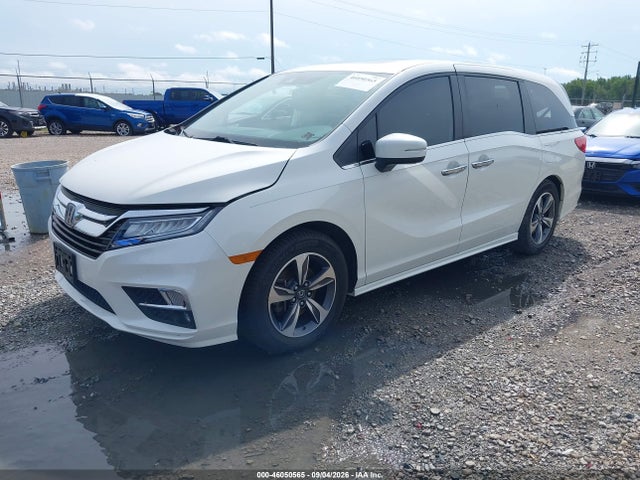 Honda Odyssey Touring 2018 5FNRL6H85JB018458 Image 2