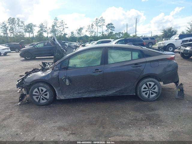 46050892 :رقم المزاد ، JTDKBRFU2H3574174 vin ، 2017 Toyota Prius Two مزاد بيع