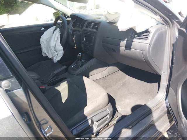 2015 Volkswagen Jetta 2.0l S მანქანა იყიდება აუქციონზე, vin: 3VW2K7AJ1FM401322, აუქციონის ნომერი: 46051023
