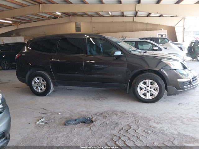 46051041 :رقم المزاد ، 1GNKRFKD5FJ104737 vin ، 2015 Chevrolet Traverse Ls مزاد بيع