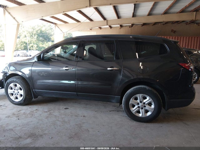 46051041 :رقم المزاد ، 1GNKRFKD5FJ104737 vin ، 2015 Chevrolet Traverse Ls مزاد بيع