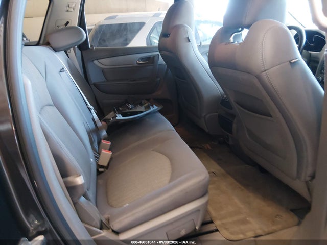 46051041 :رقم المزاد ، 1GNKRFKD5FJ104737 vin ، 2015 Chevrolet Traverse Ls مزاد بيع
