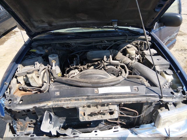 46051205 :رقم المزاد ، 1GNCT18W61K205581 vin ، 2001 Chevrolet Blazer Ls مزاد بيع