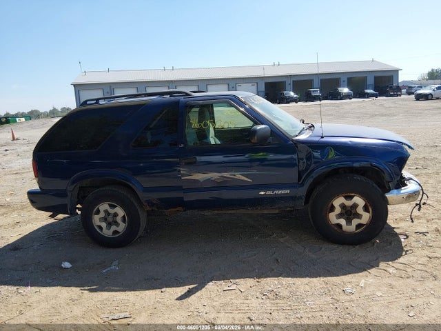 46051205 :رقم المزاد ، 1GNCT18W61K205581 vin ، 2001 Chevrolet Blazer Ls مزاد بيع