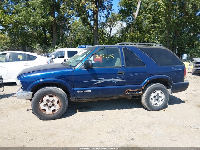 46051205 :رقم المزاد ، 1GNCT18W61K205581 vin ، 2001 Chevrolet Blazer Ls مزاد بيع