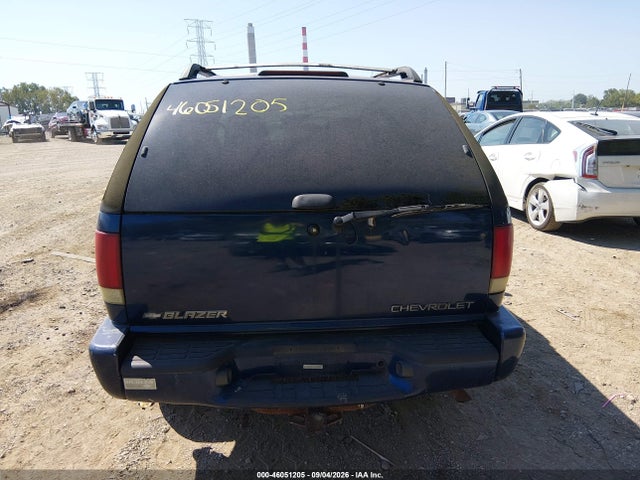 46051205 :رقم المزاد ، 1GNCT18W61K205581 vin ، 2001 Chevrolet Blazer Ls مزاد بيع