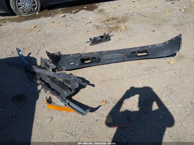 46051205 :رقم المزاد ، 1GNCT18W61K205581 vin ، 2001 Chevrolet Blazer Ls مزاد بيع