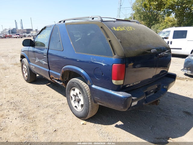 46051205 :رقم المزاد ، 1GNCT18W61K205581 vin ، 2001 Chevrolet Blazer Ls مزاد بيع