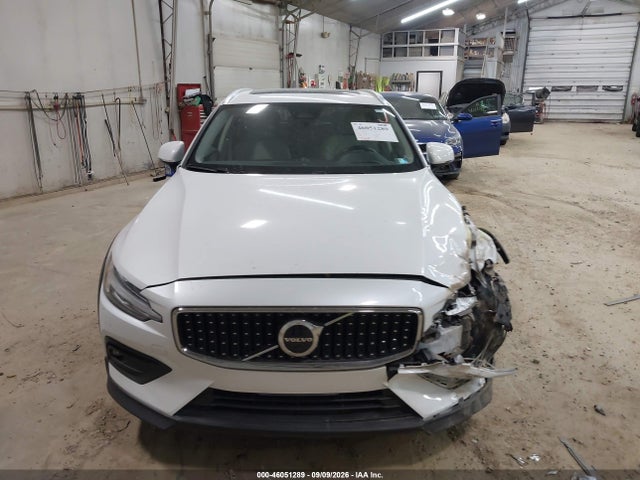 46051289 :رقم المزاد ، YV4L12WC5P2105765 vin ، 2023 Volvo V60 Cross Country B5 Ultimate مزاد بيع
