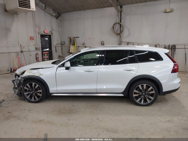 46051289 :رقم المزاد ، YV4L12WC5P2105765 vin ، 2023 Volvo V60 Cross Country B5 Ultimate مزاد بيع