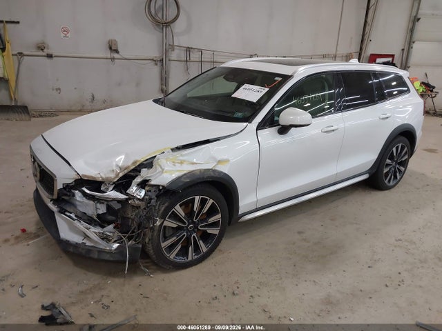 46051289 :رقم المزاد ، YV4L12WC5P2105765 vin ، 2023 Volvo V60 Cross Country B5 Ultimate مزاد بيع
