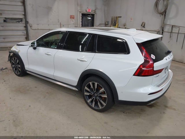 46051289 :رقم المزاد ، YV4L12WC5P2105765 vin ، 2023 Volvo V60 Cross Country B5 Ultimate مزاد بيع