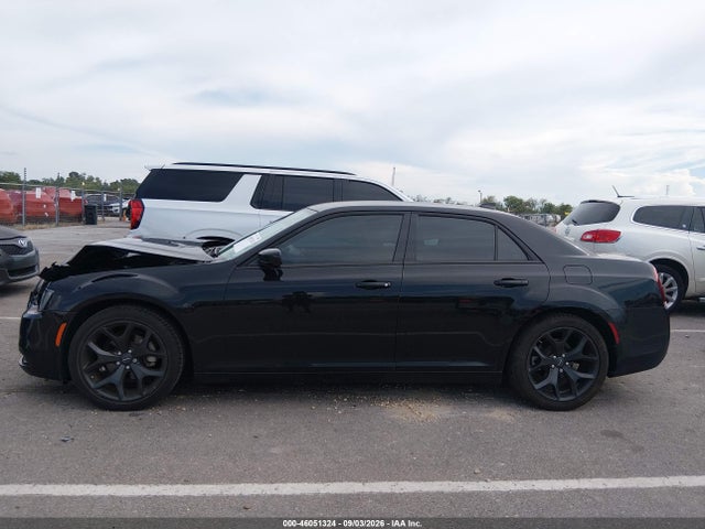 2022 Chrysler 300 Touring მანქანა იყიდება აუქციონზე, vin: 2C3CCAAG3NH209987, აუქციონის ნომერი: 46051324