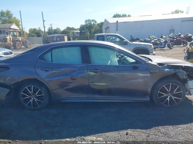 46051367 :رقم المزاد ، 4T1G11AK9MU446112 vin ، 2021 Toyota Camry Se مزاد بيع