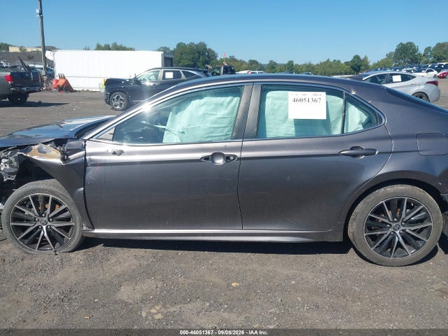 46051367 :رقم المزاد ، 4T1G11AK9MU446112 vin ، 2021 Toyota Camry Se مزاد بيع