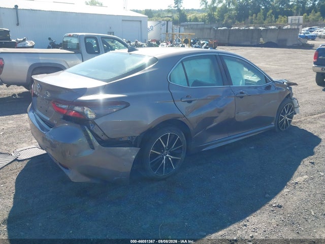 46051367 :رقم المزاد ، 4T1G11AK9MU446112 vin ، 2021 Toyota Camry Se مزاد بيع