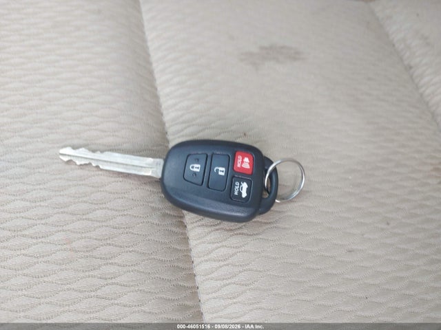 46051516 :رقم المزاد ، 5YFBURHE9JP834700 vin ، 2018 Toyota Corolla Le مزاد بيع