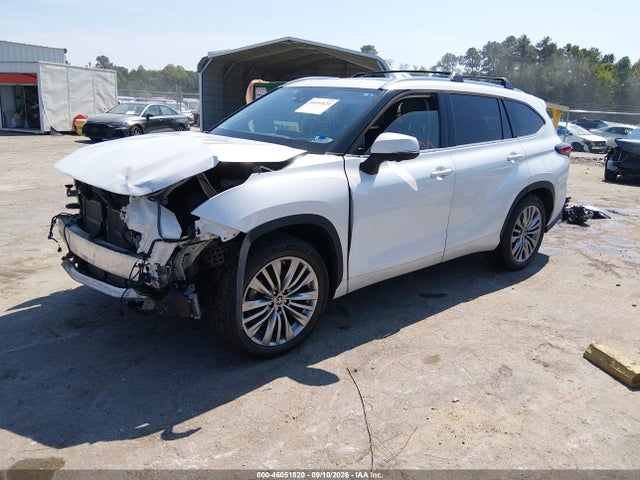 2023 Toyota Highlander Hybrid Platinum მანქანა იყიდება აუქციონზე, vin: 5TDFARAH7PS020432, აუქციონის ნომერი: 46051820