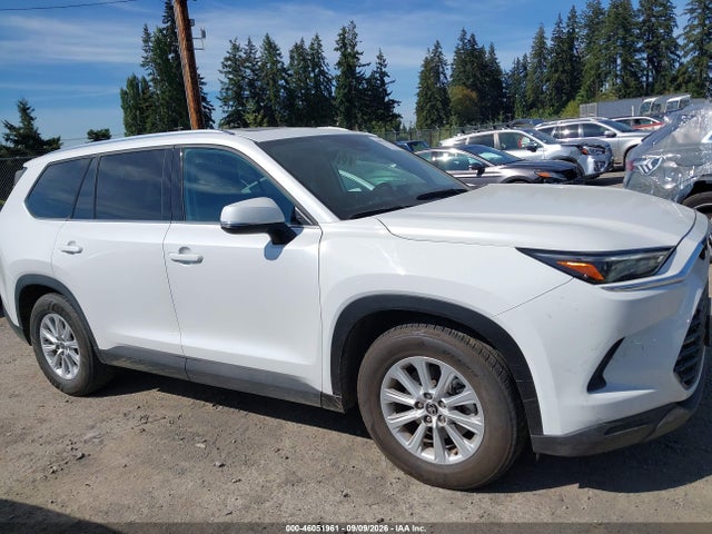 2025 Toyota Grand Highlander Xle მანქანა იყიდება აუქციონზე, vin: 5TDAAAA57SS024765, აუქციონის ნომერი: 46051961