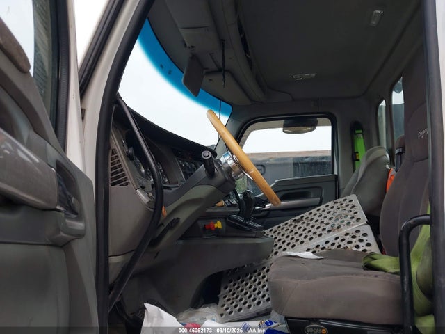 Продаж на аукціоні авто 2015 Kenworth Construction T680, vin: 1XKYD48X7FJ430504, номер лоту: 46052173