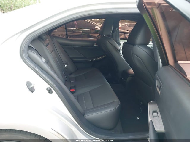 46052225 :رقم المزاد ، JTHGA1D28L5104075 vin ، 2020 Lexus Is 300 مزاد بيع