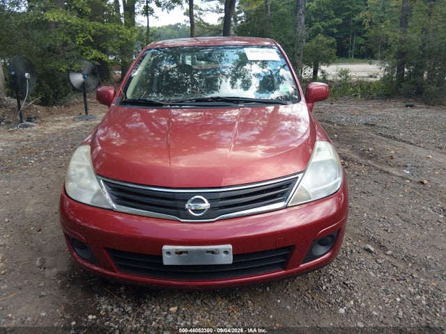 46052300 :رقم المزاد ، 3N1BC1AP2AL428953 vin ، 2010 Nissan Versa 1.8s مزاد بيع