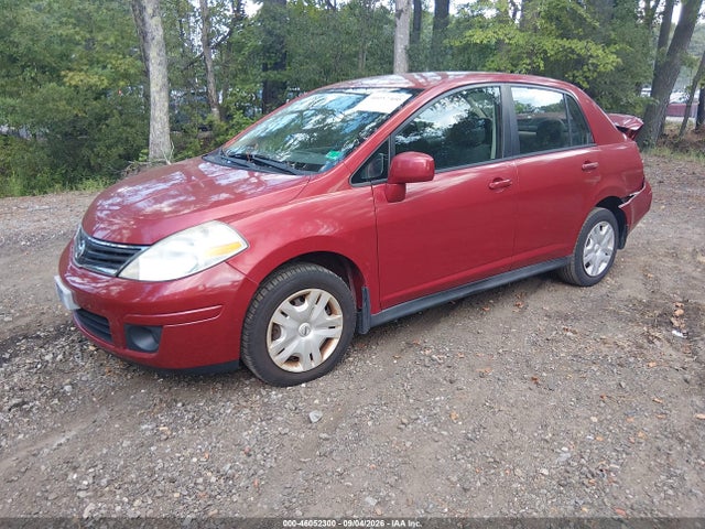 46052300 :رقم المزاد ، 3N1BC1AP2AL428953 vin ، 2010 Nissan Versa 1.8s مزاد بيع
