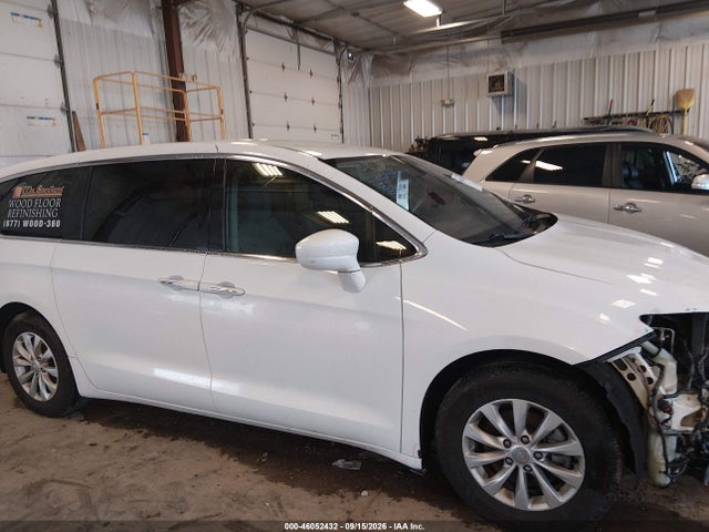 2018 Chrysler Pacifica Touring Plus მანქანა იყიდება აუქციონზე, vin: 2C4RC1FG1JR112502, აუქციონის ნომერი: 46052432