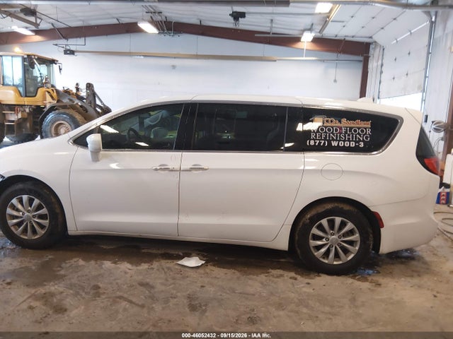 2018 Chrysler Pacifica Touring Plus მანქანა იყიდება აუქციონზე, vin: 2C4RC1FG1JR112502, აუქციონის ნომერი: 46052432