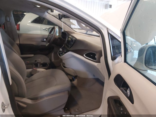 2018 Chrysler Pacifica Touring Plus მანქანა იყიდება აუქციონზე, vin: 2C4RC1FG1JR112502, აუქციონის ნომერი: 46052432