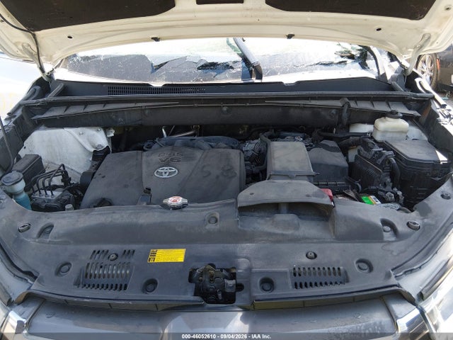 46052610 :رقم المزاد ، 5TDDZRFH0JS911873 vin ، 2018 Toyota Highlander Limited مزاد بيع