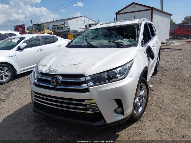 46052610 :رقم المزاد ، 5TDDZRFH0JS911873 vin ، 2018 Toyota Highlander Limited مزاد بيع