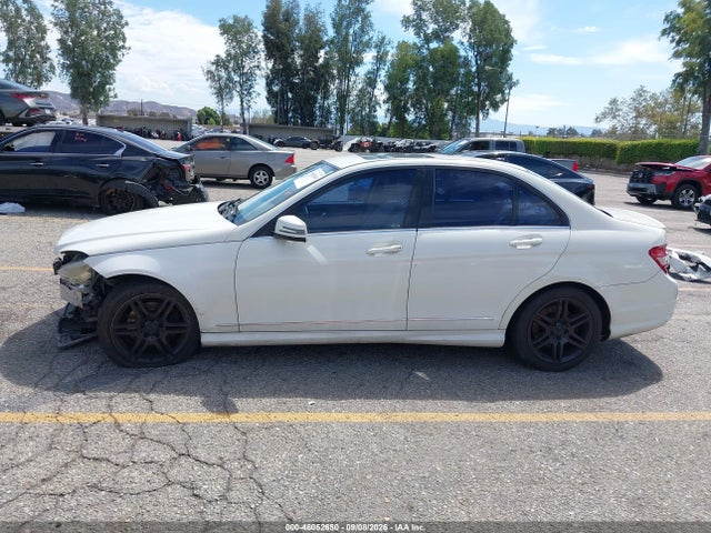 Продажа на аукционе авто 2011 Mercedes-benz C 300, vin: WDDGF5EB0BR174031, номер лота: 46052650