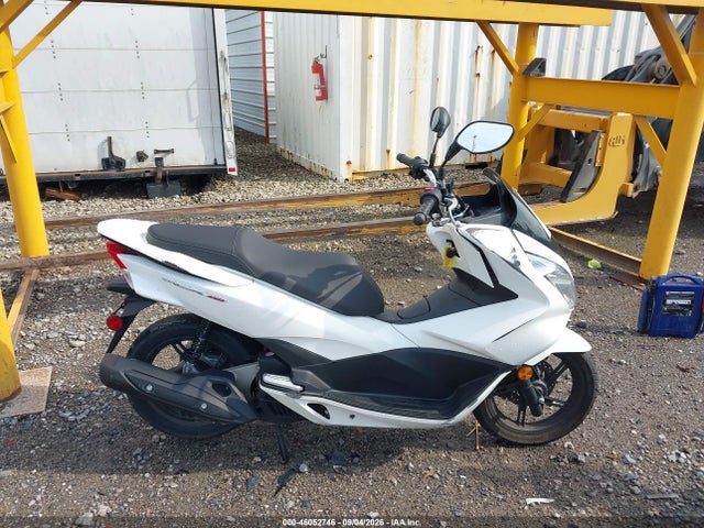 46052746 :رقم المزاد ، RLHKF1806HY200654 vin ، 2017 Honda Pcx 150 مزاد بيع