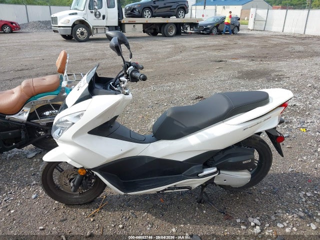46052746 :رقم المزاد ، RLHKF1806HY200654 vin ، 2017 Honda Pcx 150 مزاد بيع