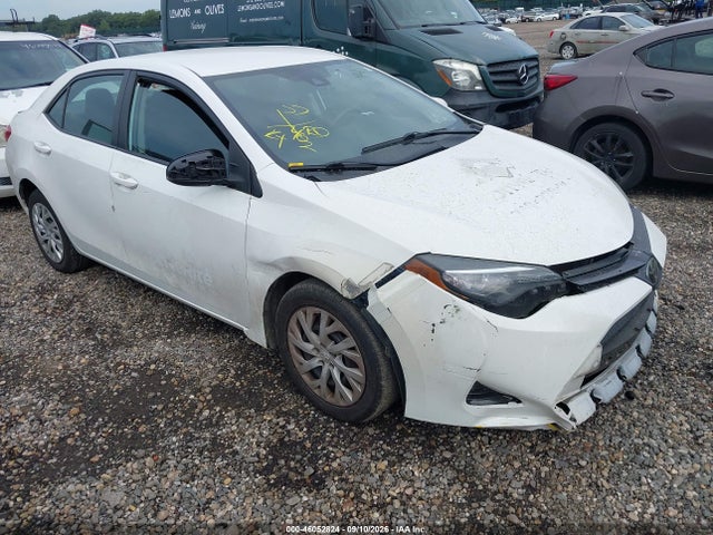 46052824 :رقم المزاد ، 5YFBURHE7HP645652 vin ، 2017 Toyota Corolla Le مزاد بيع